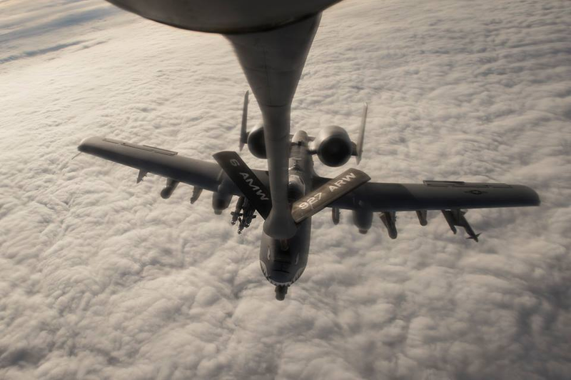 Illustration for article titled This A-10 Thunderbolt II Being Aerial Refueled Looks Like a Bad Ass Flying Shark Machine